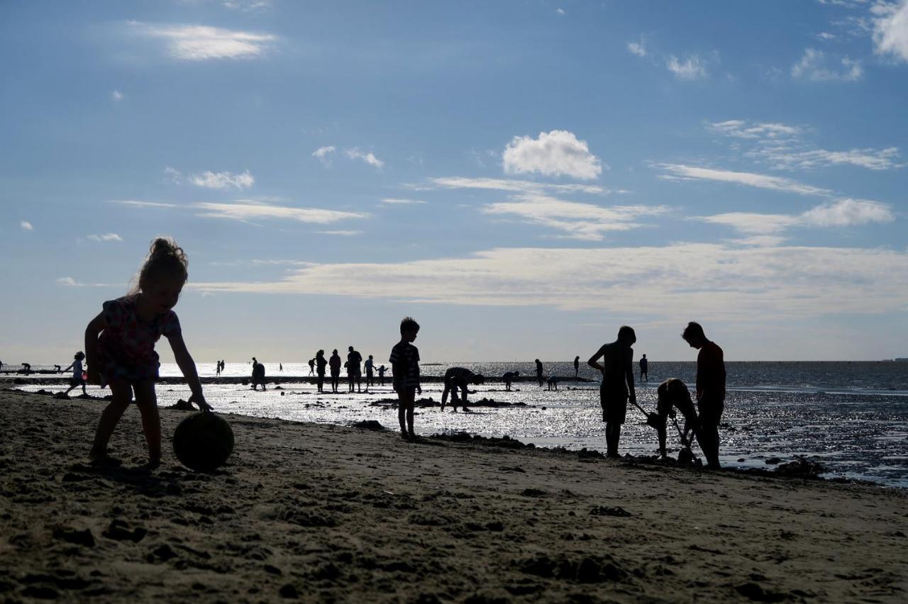 Luettje Huus Frieda Mit Strandkorb Am Strand Von Mai Bis September Apartment Куксхавен Екстериор снимка